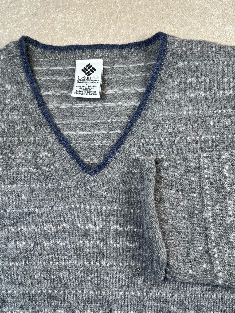 Columbia Sweater 100% Shetland Wool Gray Blue V Neck Women's Large